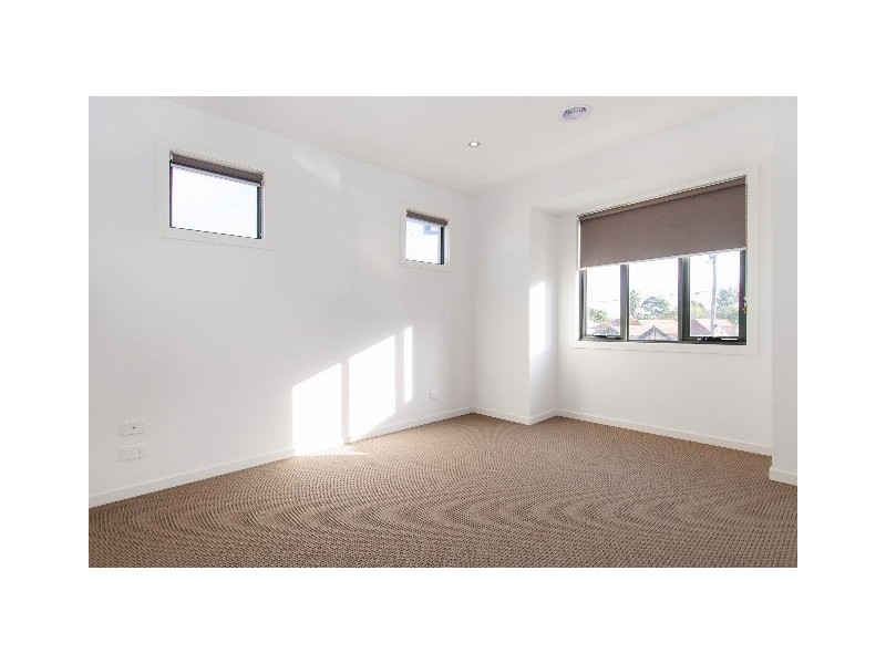 2/10 Laurie Street, Newport VIC 3015