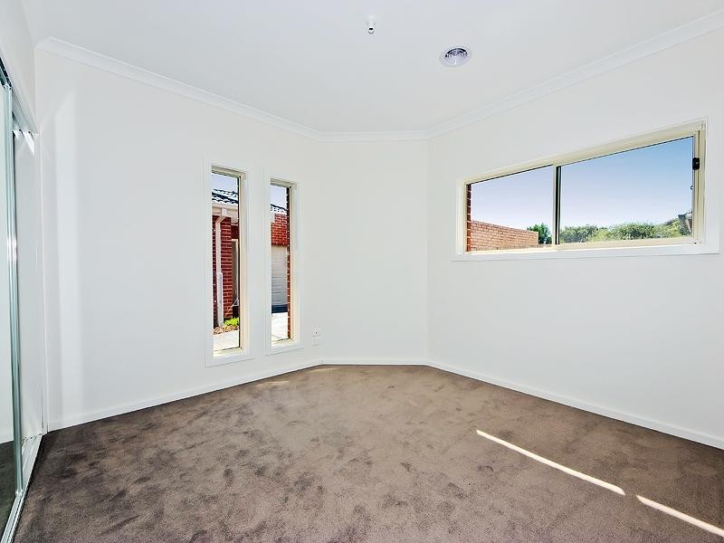 2/6 Gilligan Road, Altona North VIC 3025