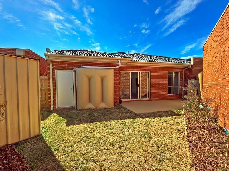 2/6 Gilligan Road, Altona North VIC 3025