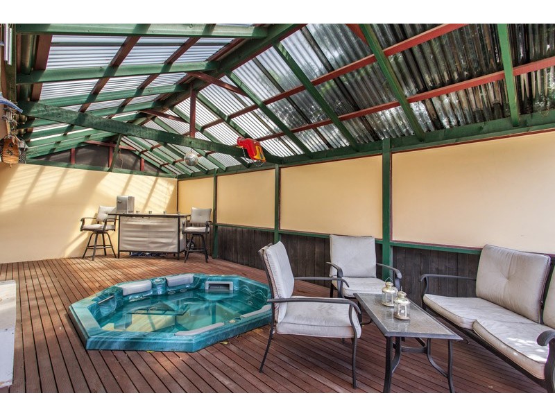 6/2 Corrigan Avenue, Brooklyn VIC 3012