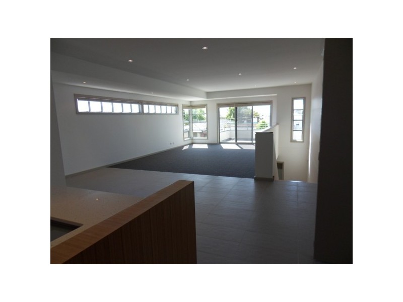 2/30 Vernon Street, Spotswood VIC 3015