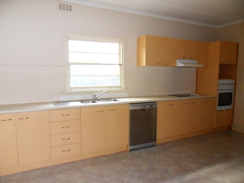 2 Robert Street, Spotswood VIC 3015