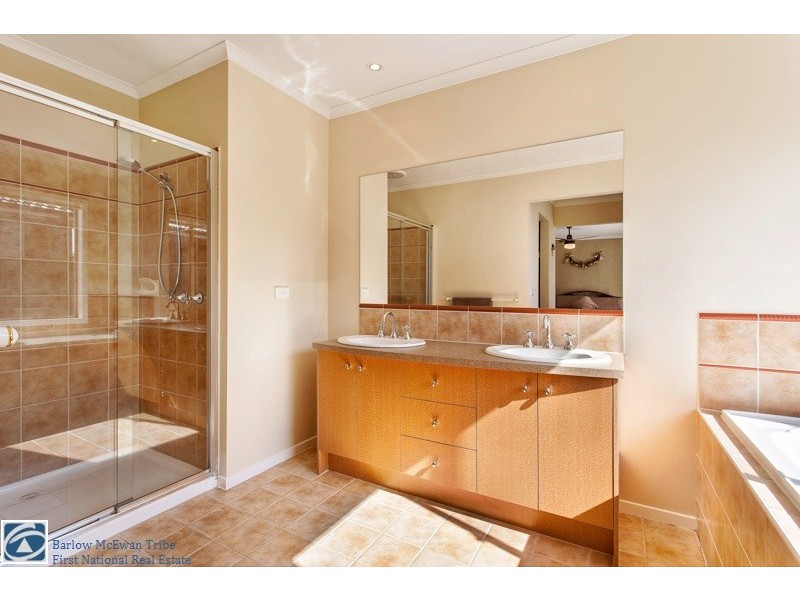 19 Flemming Avenue, Burnside VIC 3023