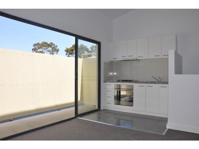 2/330 Melbourne Road, Newport VIC 3015