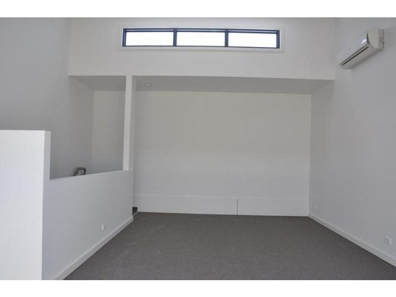 2/330 Melbourne Road, Newport VIC 3015
