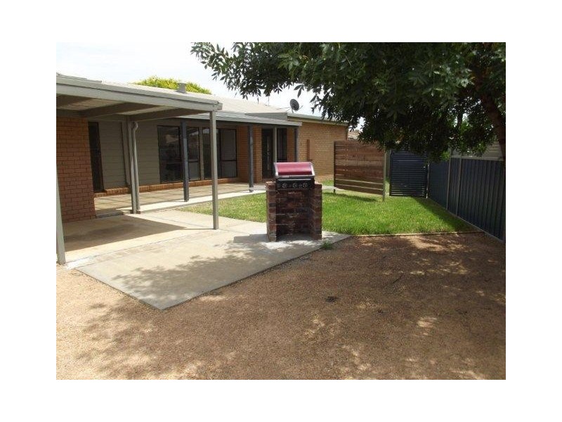 2/8 Conifer Close, Yarrawonga VIC 3730