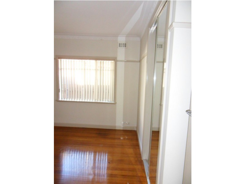 16 Viola Avenue, Brooklyn VIC 3012