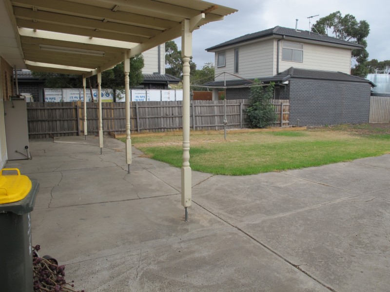 16 Viola Avenue, Brooklyn VIC 3012