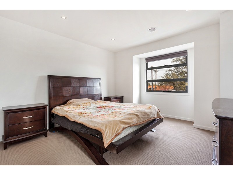 1/10 Laurie Street, Newport VIC 3015