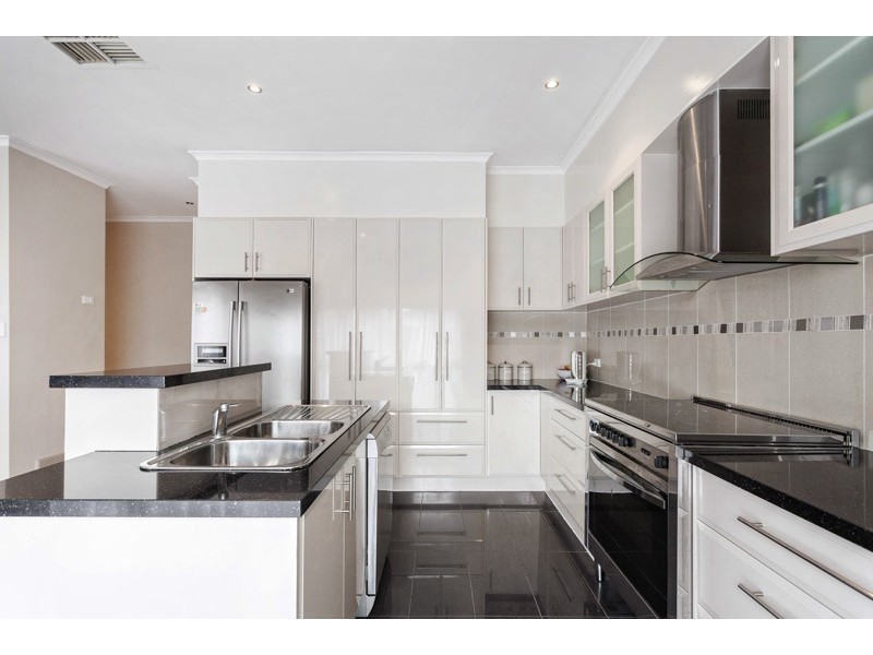 27 Hall Avenue, Altona Meadows VIC 3028