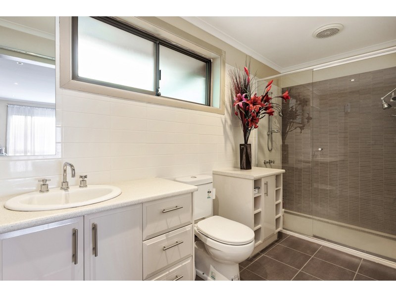 27 Hall Avenue, Altona Meadows VIC 3028