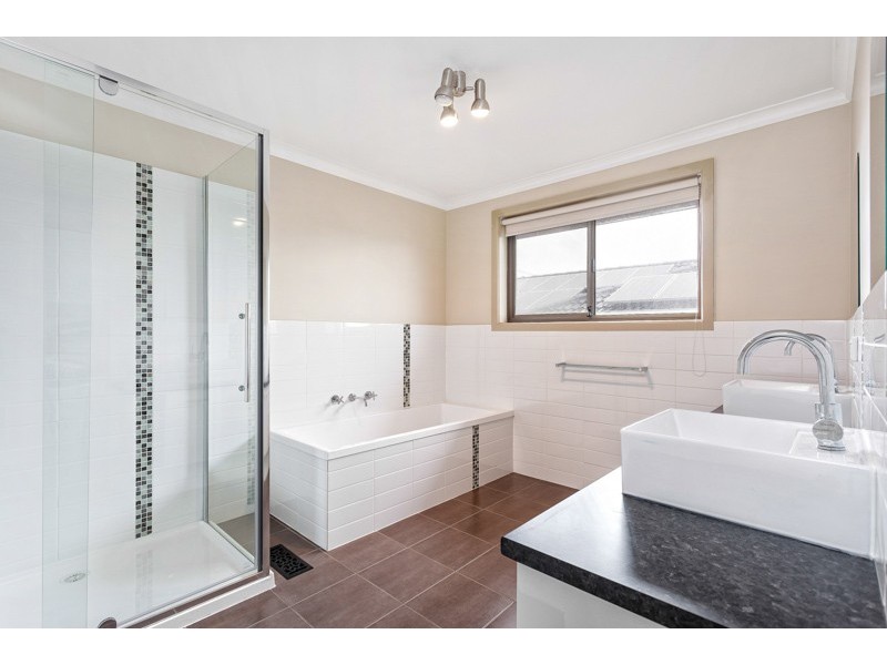 27 Hall Avenue, Altona Meadows VIC 3028