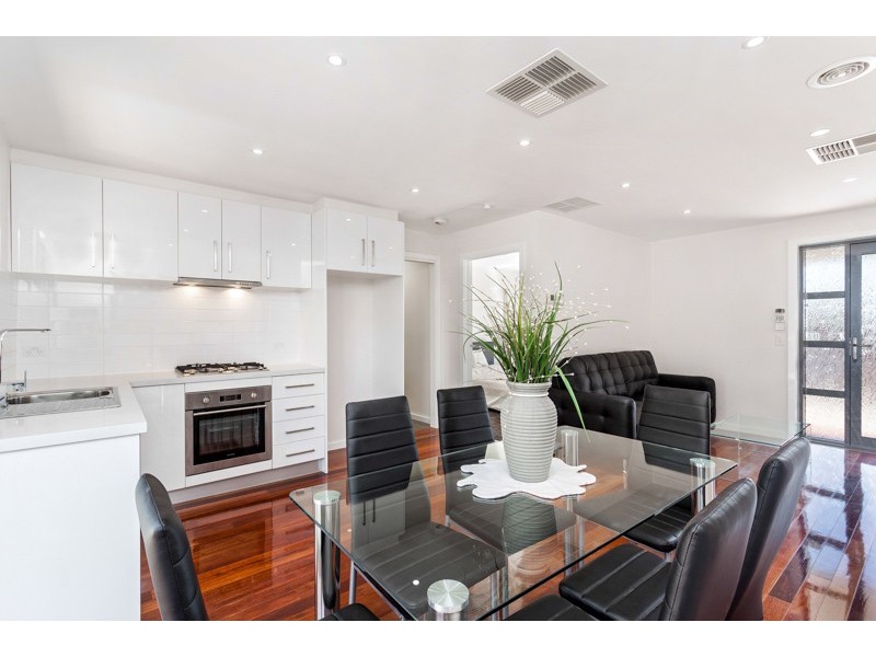 2/56 Truman Street, South Kingsville VIC 3015