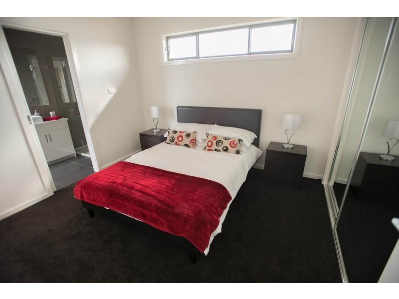 2/77 Hansen Street, Altona North VIC 3025