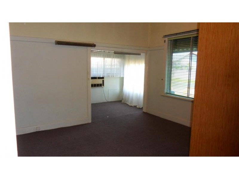 14 Effingham Road, Newport VIC 3015