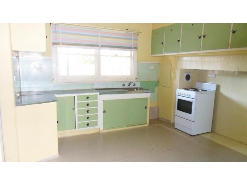 14 Effingham Road, Newport VIC 3015