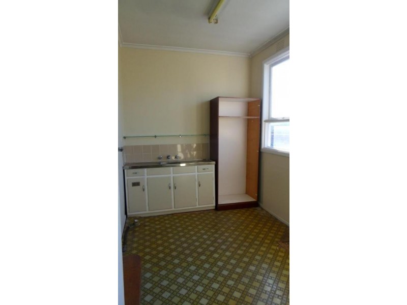 14 Effingham Road, Newport VIC 3015