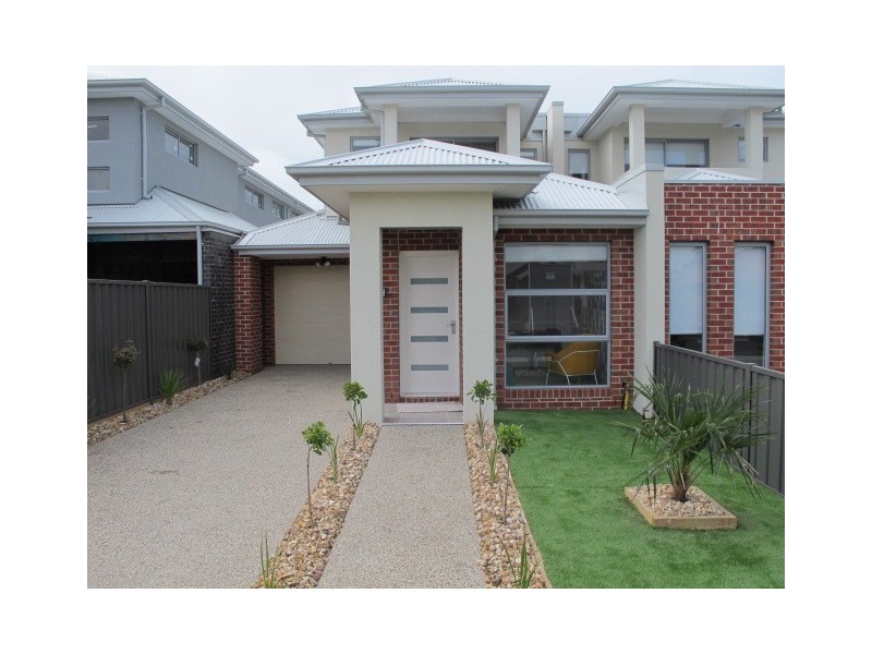 2/124A Seventh Avenue, Altona North VIC 3025