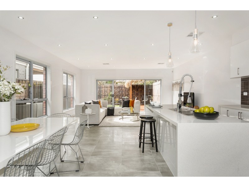 2/124A Seventh Avenue, Altona North VIC 3025