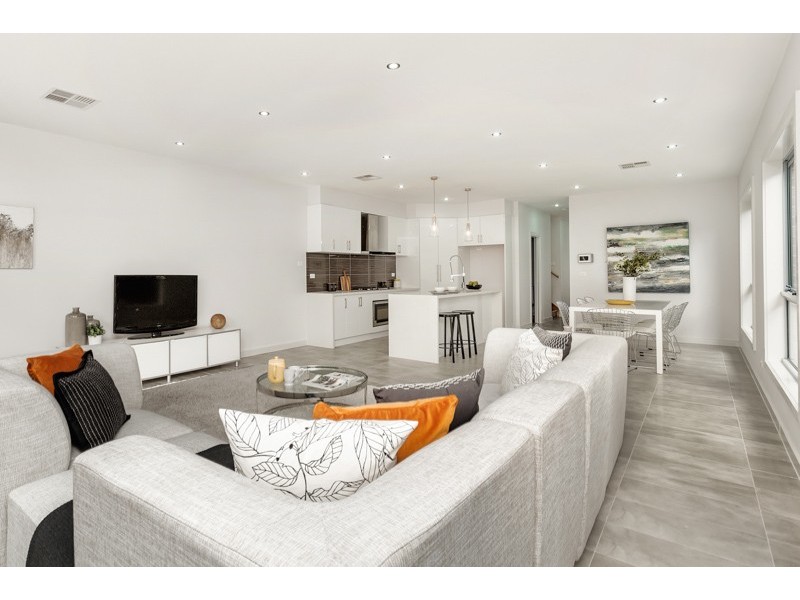 2/124A Seventh Avenue, Altona North VIC 3025