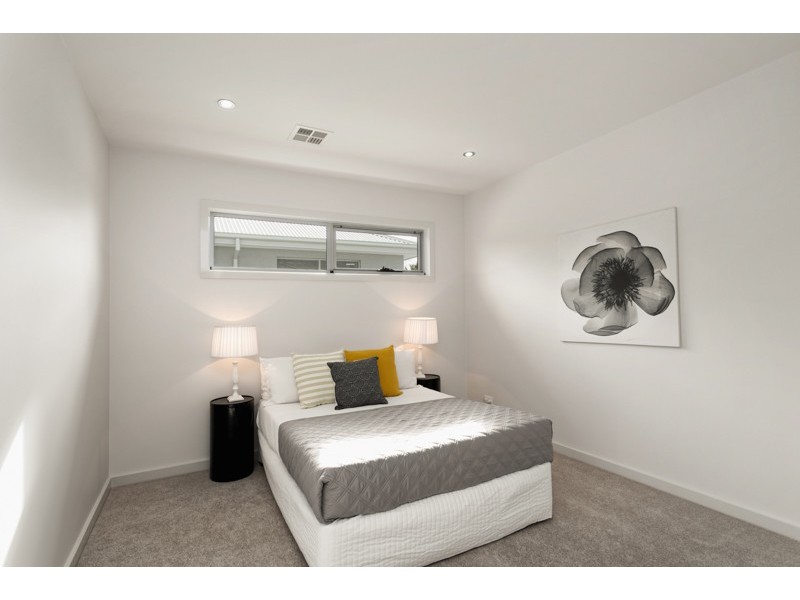 2/124A Seventh Avenue, Altona North VIC 3025