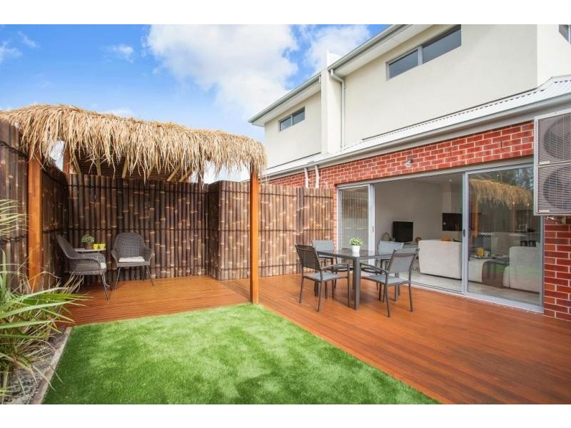 2/124A Seventh Avenue, Altona North VIC 3025