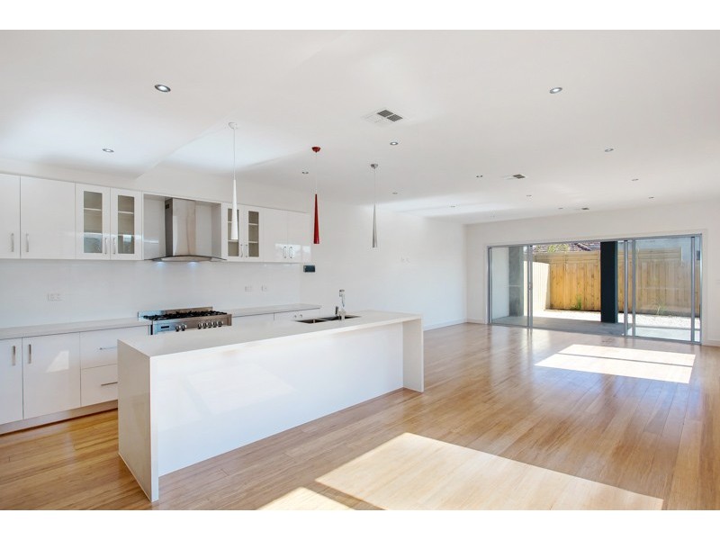 2/121A Sixth Avenue, Altona North VIC 3025