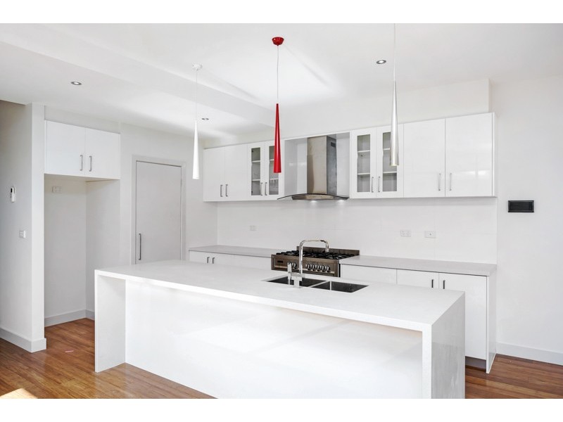 2/121A Sixth Avenue, Altona North VIC 3025