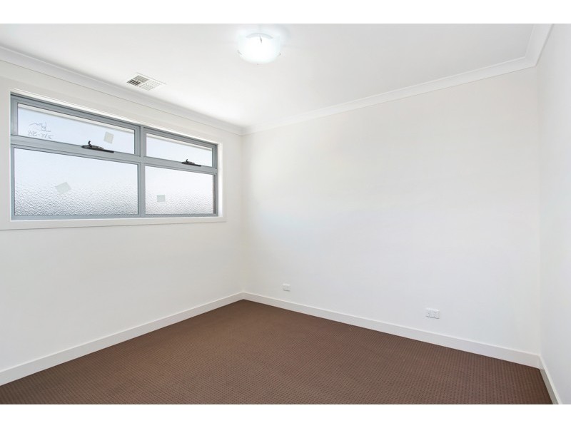 2/121A Sixth Avenue, Altona North VIC 3025