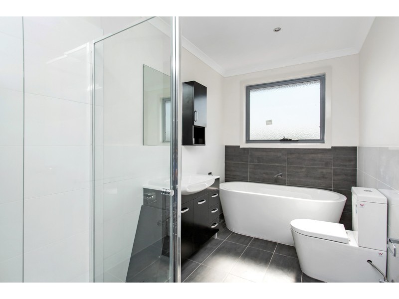 2/121A Sixth Avenue, Altona North VIC 3025