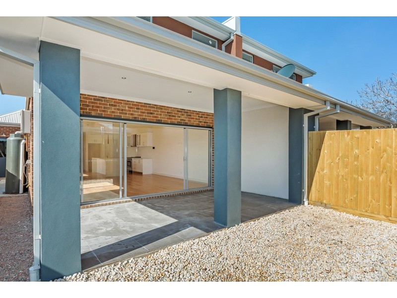 2/121A Sixth Avenue, Altona North VIC 3025