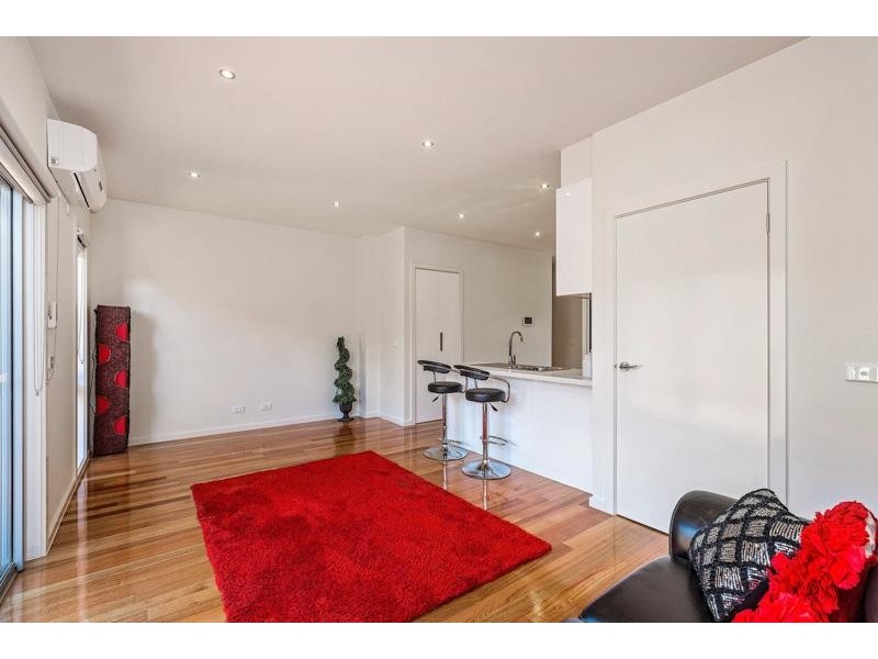 2/128 Chambers Road, Altona North VIC 3025