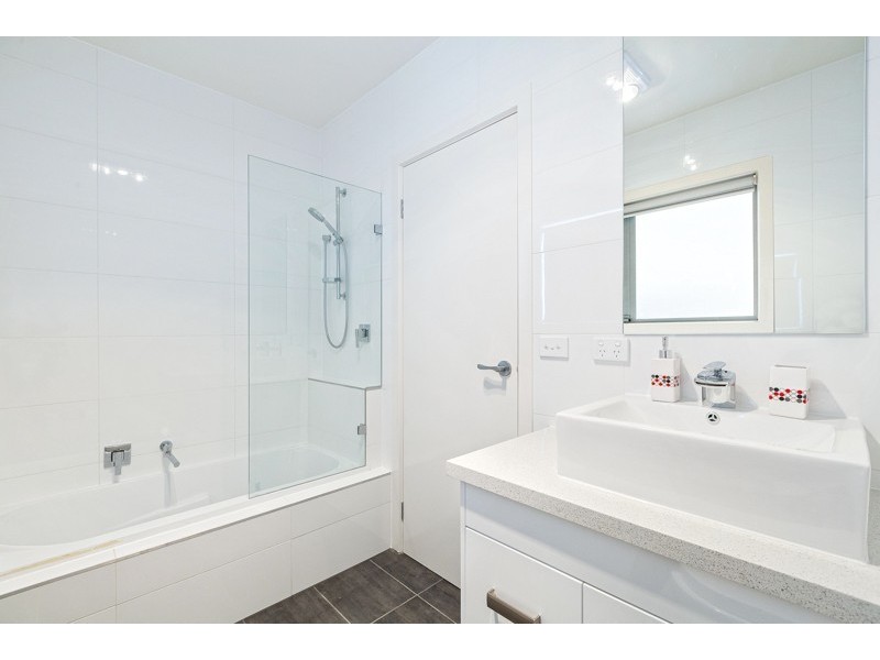 2/128 Chambers Road, Altona North VIC 3025