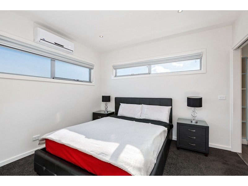 2/128 Chambers Road, Altona North VIC 3025