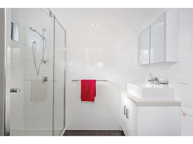 2/128 Chambers Road, Altona North VIC 3025