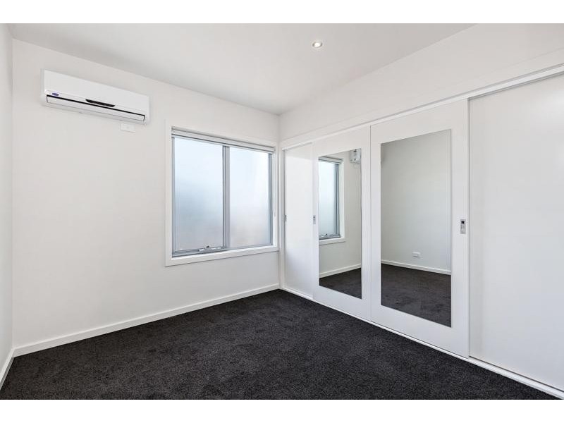 2/128 Chambers Road, Altona North VIC 3025