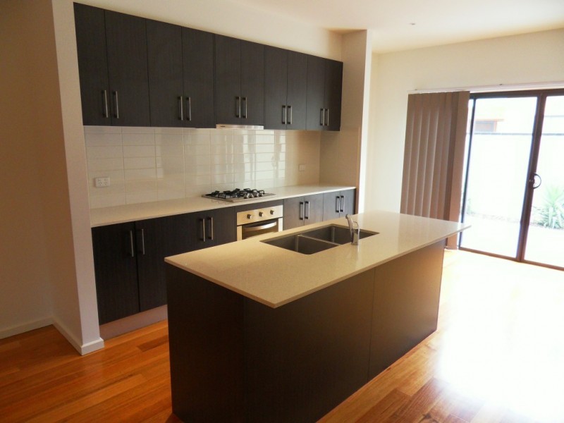 2/41 Grieve Parade, Altona VIC 3018