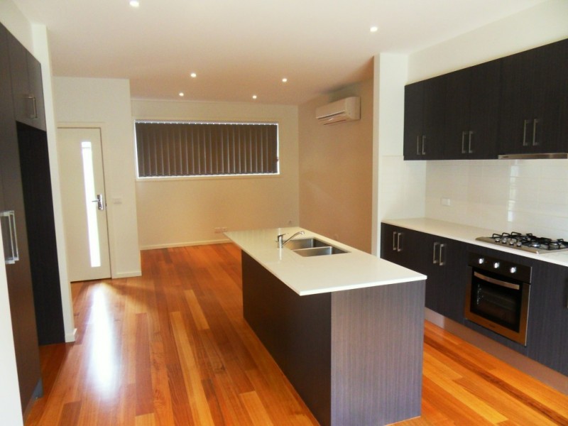 2/41 Grieve Parade, Altona VIC 3018