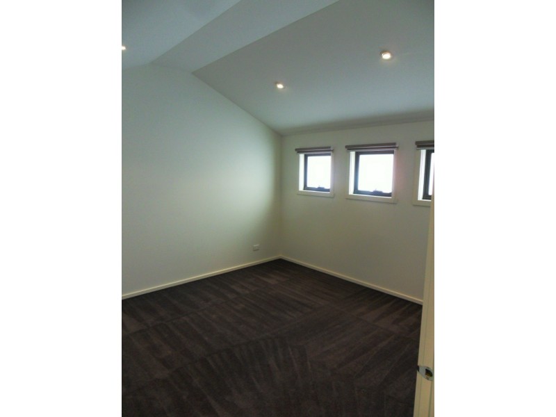 2/41 Grieve Parade, Altona VIC 3018