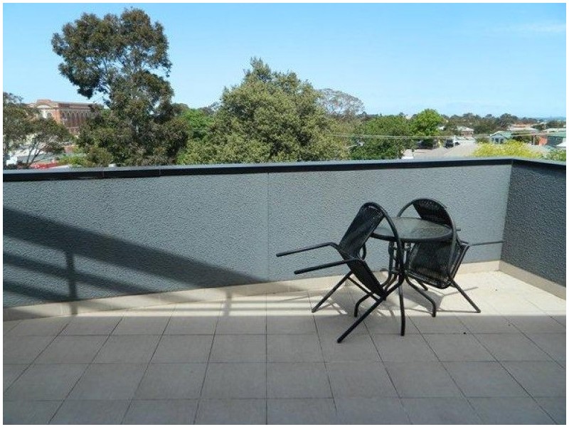 24/4 Mason Street, Newport VIC 3015