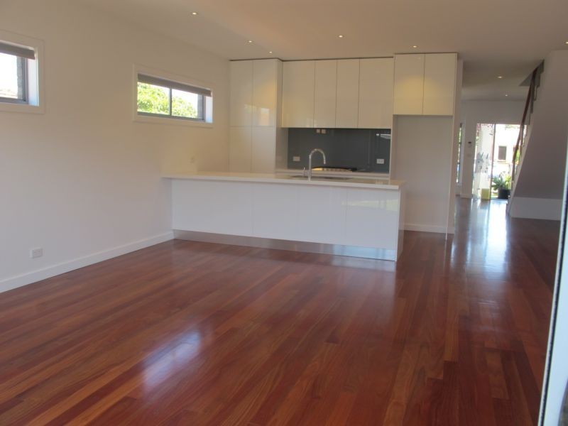 2/10 Richards Court, Brooklyn VIC 3012