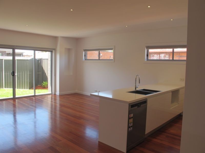 2/10 Richards Court, Brooklyn VIC 3012