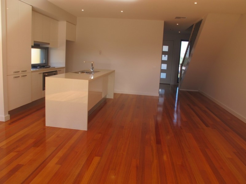 2/23 New Street, South Kingsville VIC 3015