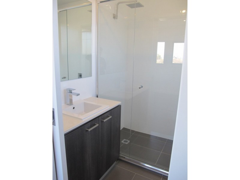 2/23 New Street, South Kingsville VIC 3015