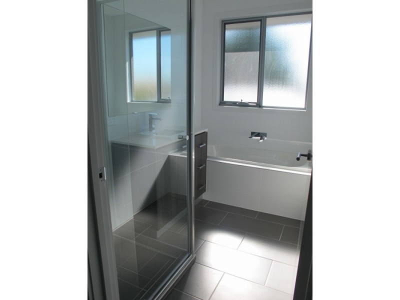 2/23 New Street, South Kingsville VIC 3015