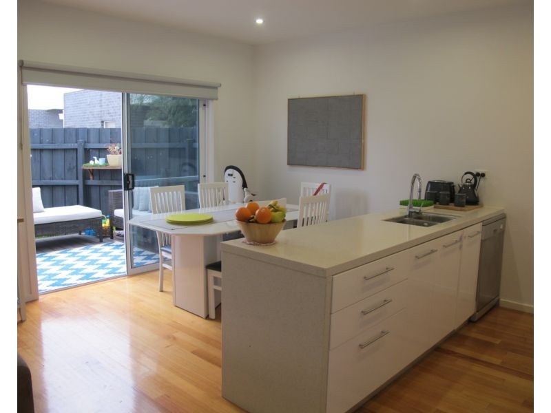 2/9-11 Kyle Road, Altona North VIC 3025