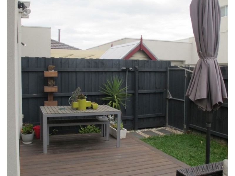 2/9-11 Kyle Road, Altona North VIC 3025