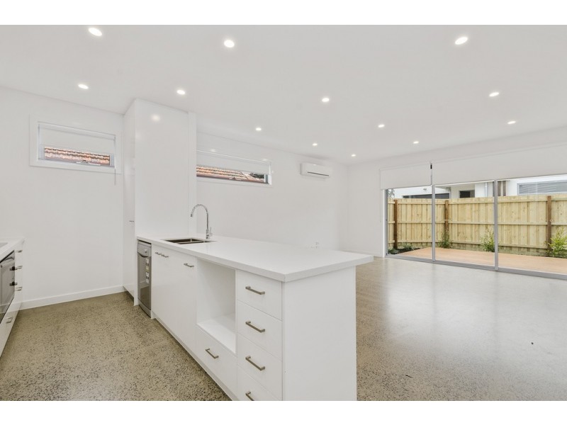 2/114 The Avenue, Spotswood VIC 3015