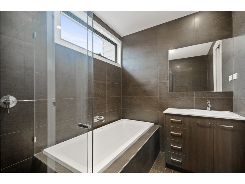 2/114 The Avenue, Spotswood VIC 3015