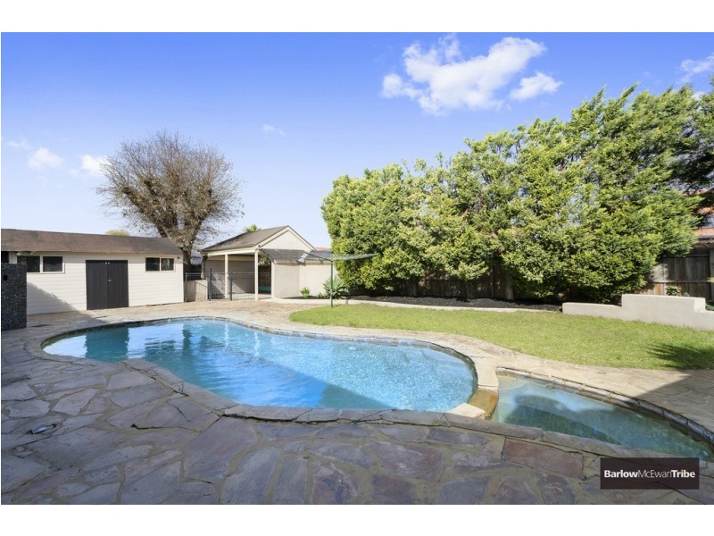 5 St Kinnord Street, Aberfeldie VIC 3040